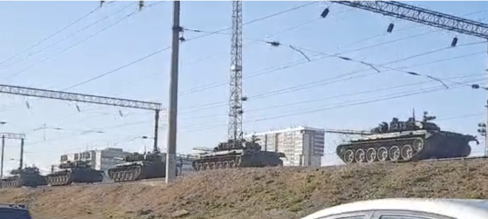 Screenshot shows a convoy of T-72s tanks from the 58th CAA moving through Krasnodar, Russia.
