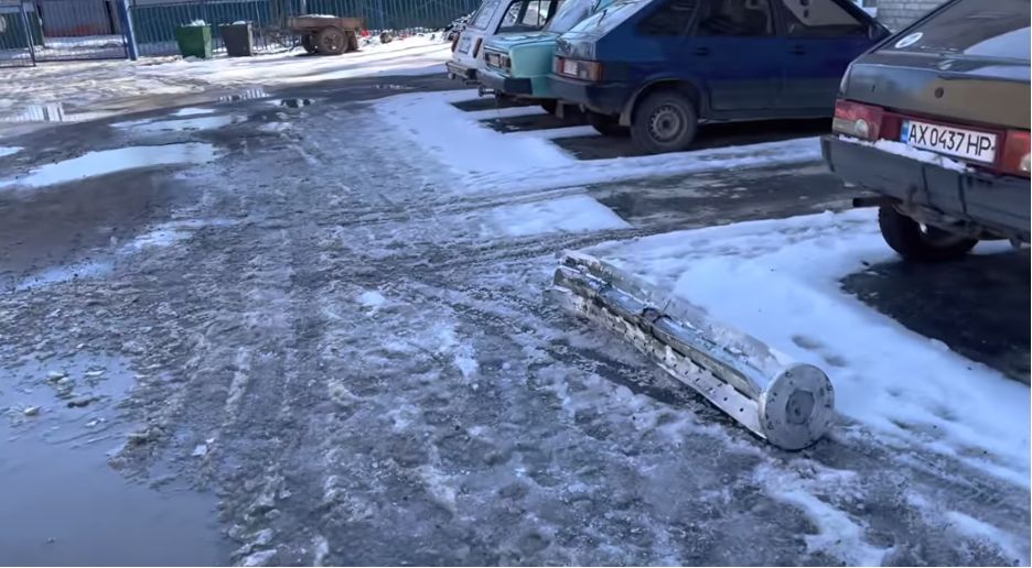 Footage from Kharkiv showing rocket component in the Saltovka neighborhood.
