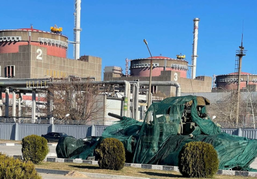A camouflaged Russian tank outside the Zaporizhzhia Nuclear Power Plant in Enerhodar, Ukraine, March 16, 2022. (Source: Reuters/Energoatom)