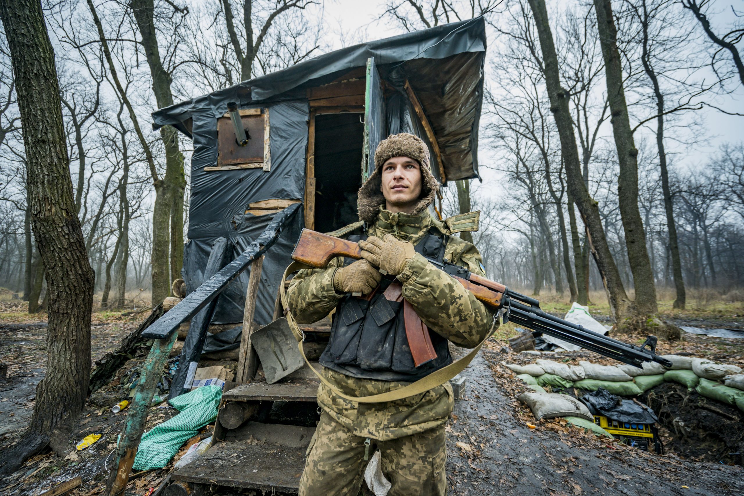 Ukrainian soldier with his weapon in a wooden cottage near the Donbas frontlines, Donetsk. (Source: Celestino Arce/NurPhoto via Reuters Connect)