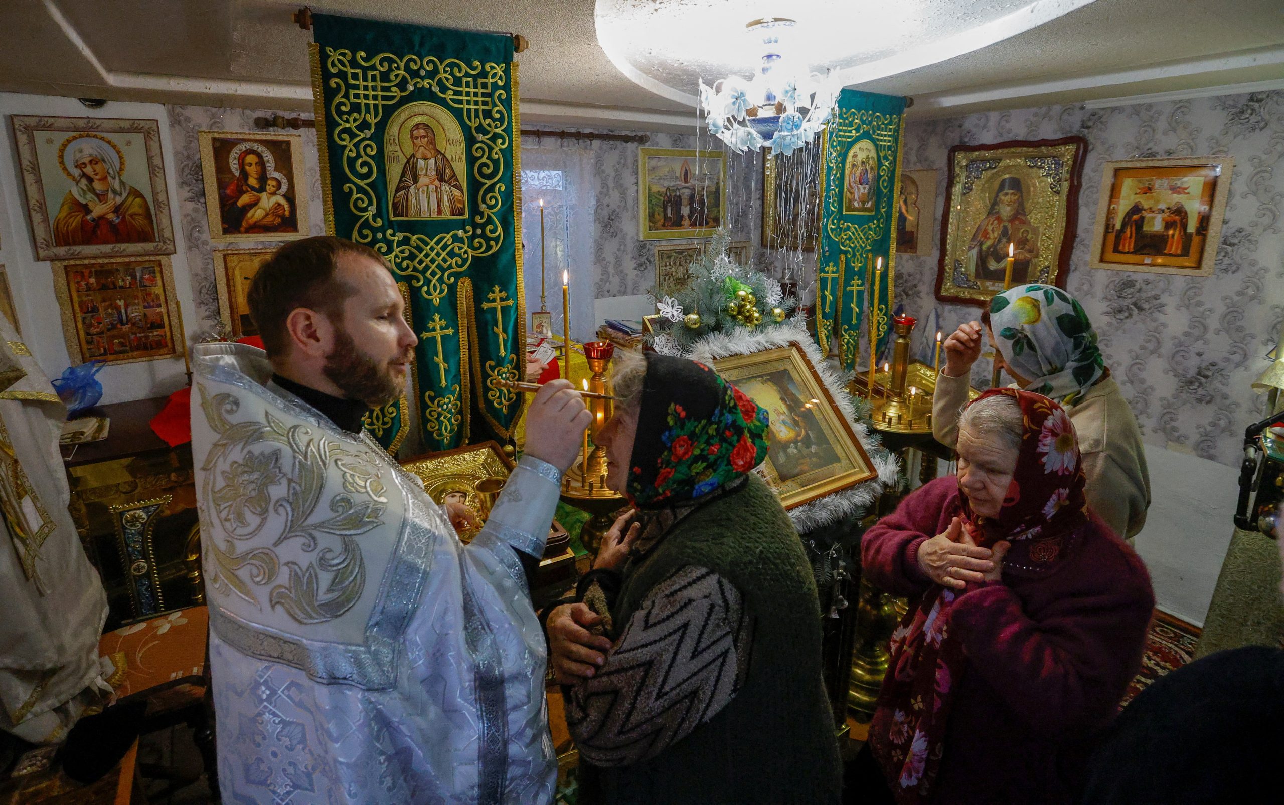 Congregants attend an Orthodox Christmas Eve service in a chapel located in a former residential building in the town of Volnovakha, Russian-controlled Donetsk, January 6, 2023. (SOURCE: Reuters/Alexander Ermochenko/TPX)