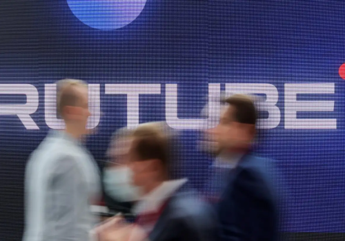 Participants walk past a screen displaying the RUTUBE logo at the St. Petersburg International Economic Forum in Saint Petersburg, Russia ,June 17, 2022. (Source: Reuters/Anton Vaganov)