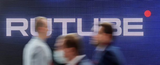 Participants walk past a screen displaying the RUTUBE logo at the St. Petersburg International Economic Forum in Saint Petersburg, Russia ,June 17, 2022. (Source: Reuters/Anton Vaganov)