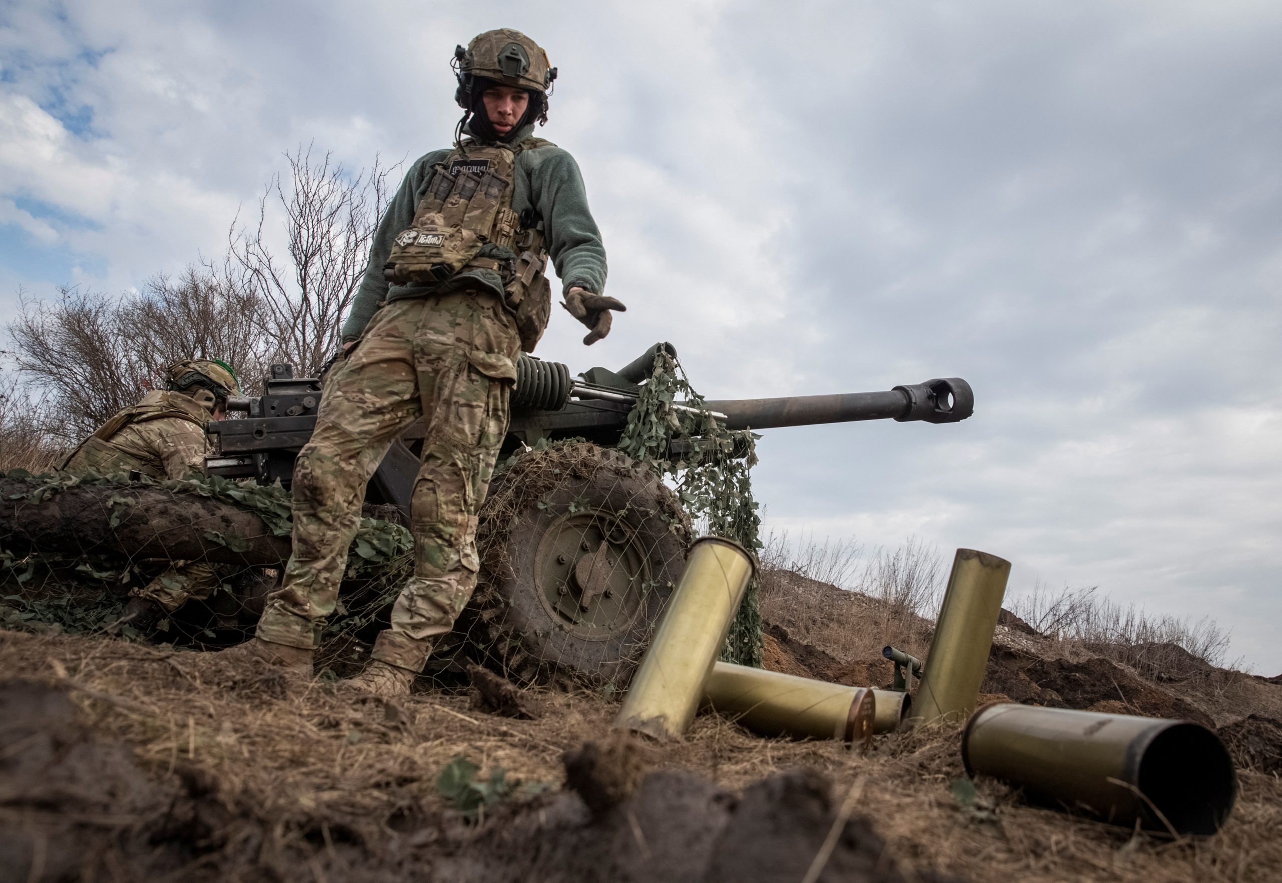 Ukrainian service members from a battalion, named of nom-de-guerre of their commander 'Da Vinci', Hero of Ukraine, who was killed in a fight against Russian troops, fire a howitzer M119 at a front line, amid Russia's attack on Ukraine, near the city of Bakhmut, Ukraine March 10, 2023. REUTERS/Oleksandr Ratushniak bakhmut