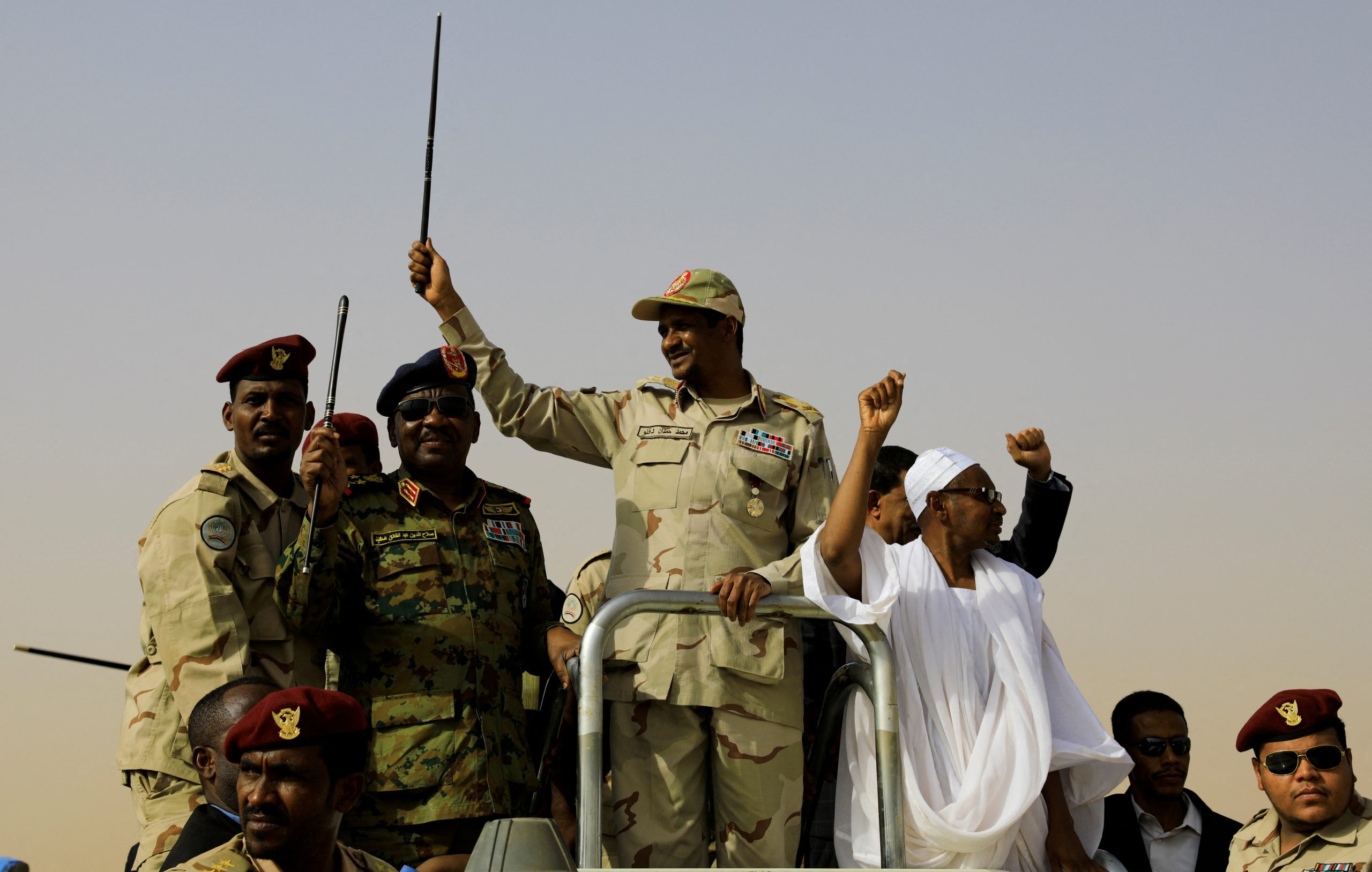 شبكة نسخ ولصق مشبوهة ترد على تغريدات المجموعة الشبه-عسكريّة السودانيّة