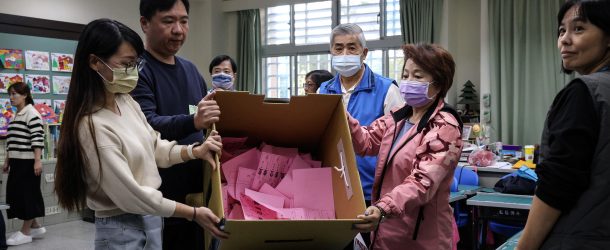Taiwan, New Taipei City, 2024/01/13. Poll officers show a box containing ballots after polls close at a polling station at an elementary school. (Source: Valeria Mongelli/Hans Lucas via Reuters)