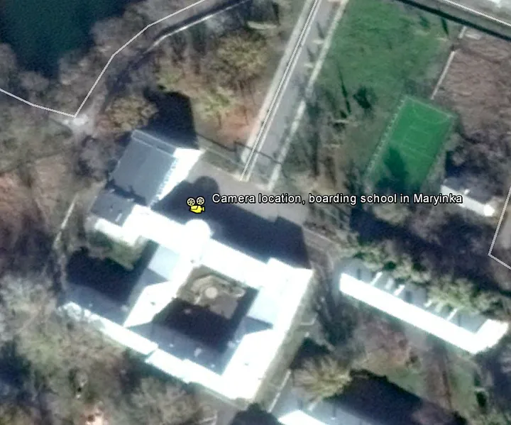 Location of the filming of the June 3, 2015 battle at a boarding school in Maryinka, Ukraine. In the previous screen capture, the camera is facing northwest, as the separatist fighters assemble near the corner. Satellite imagery from October 25, 2014 (Digital Globe), focused at 47.945334, 37.517968.